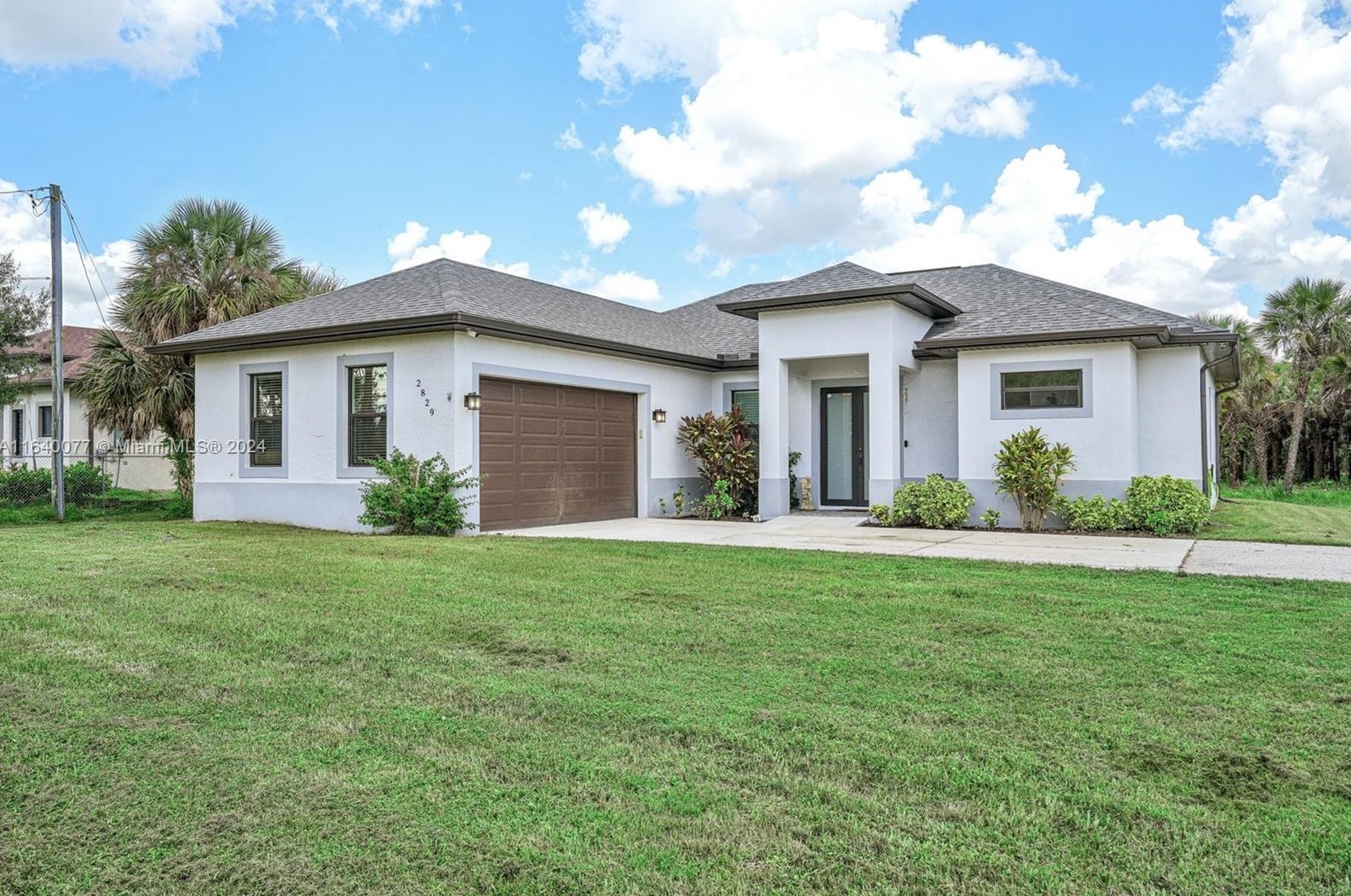 2829 18 Ave, Naples FL 34120-4524 exterior