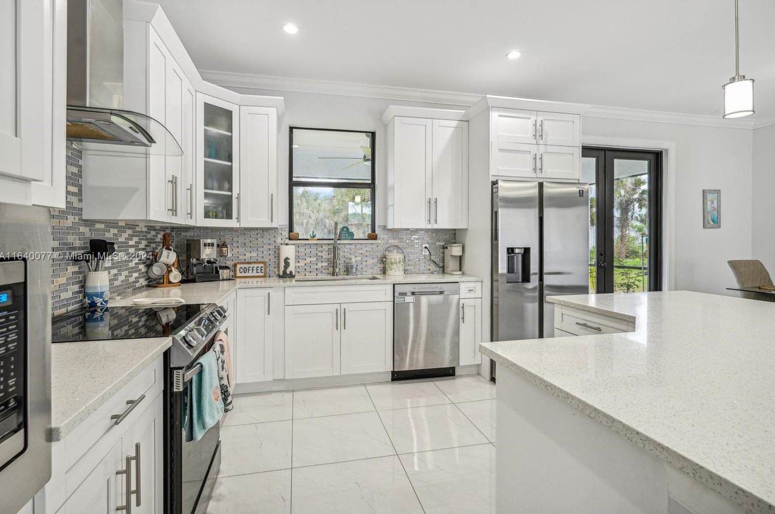 2829 18 Ave, Naples FL 34120-4524 exterior