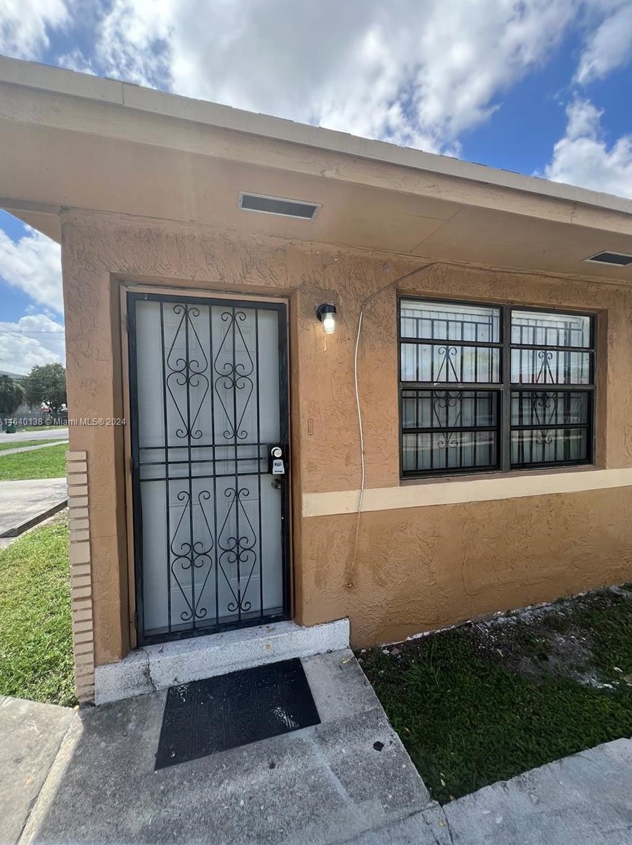 2581 E Superior St #1, Miami, FL 33054