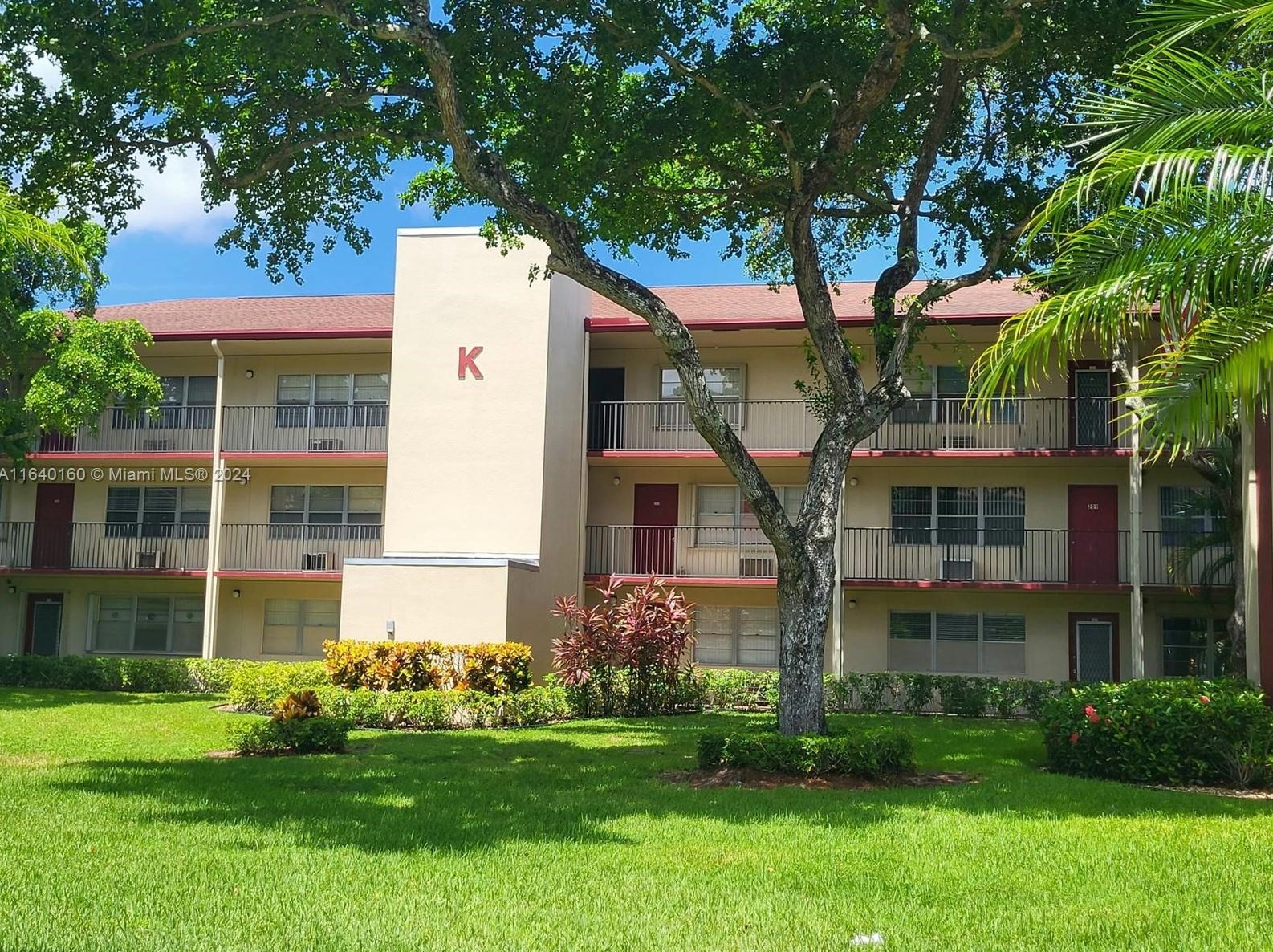 100 Sw 132nd Way #313k, Hollywood, FL 33027