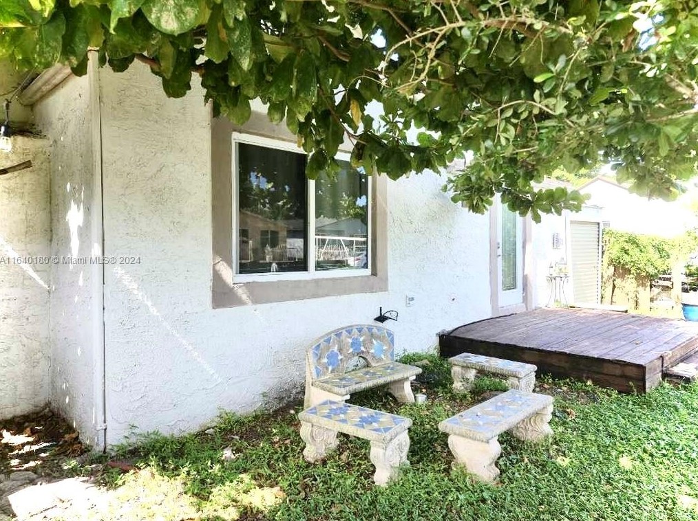 1851 48th St, Miami, FL 33142-4055