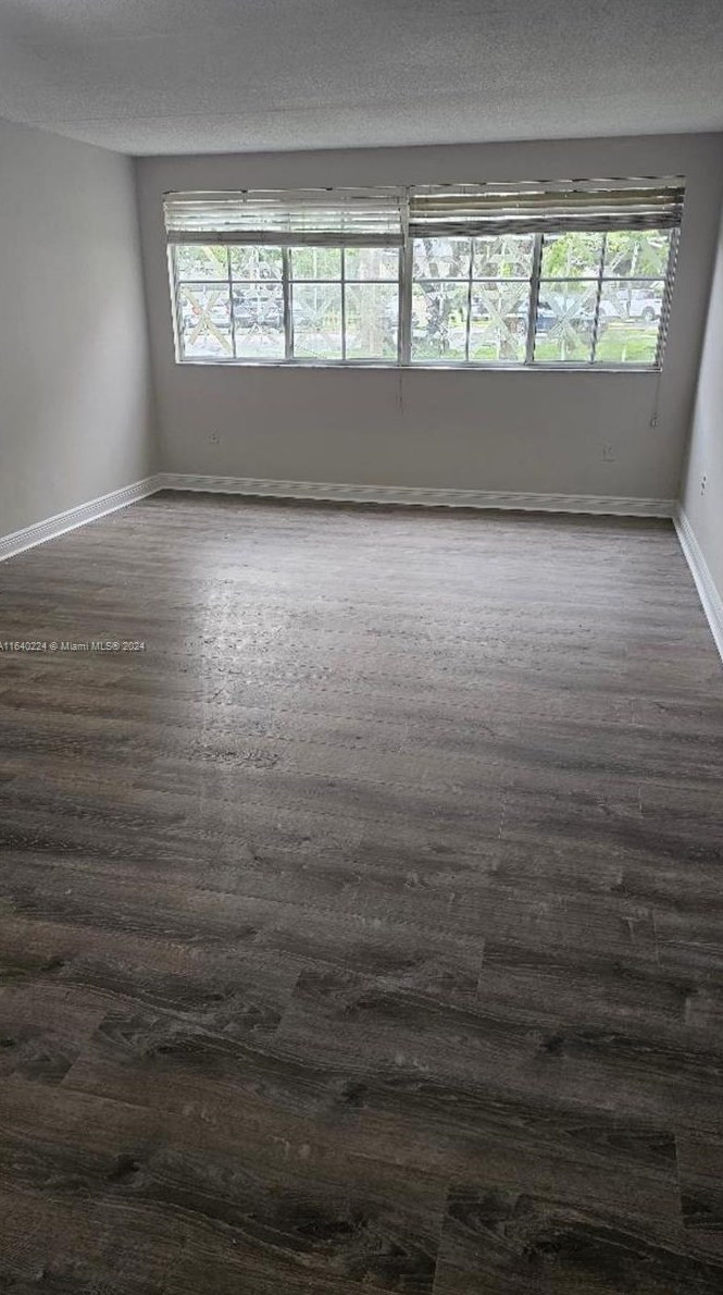 6115 Nw 186th St Apt 105, Hialeah, FL 33015