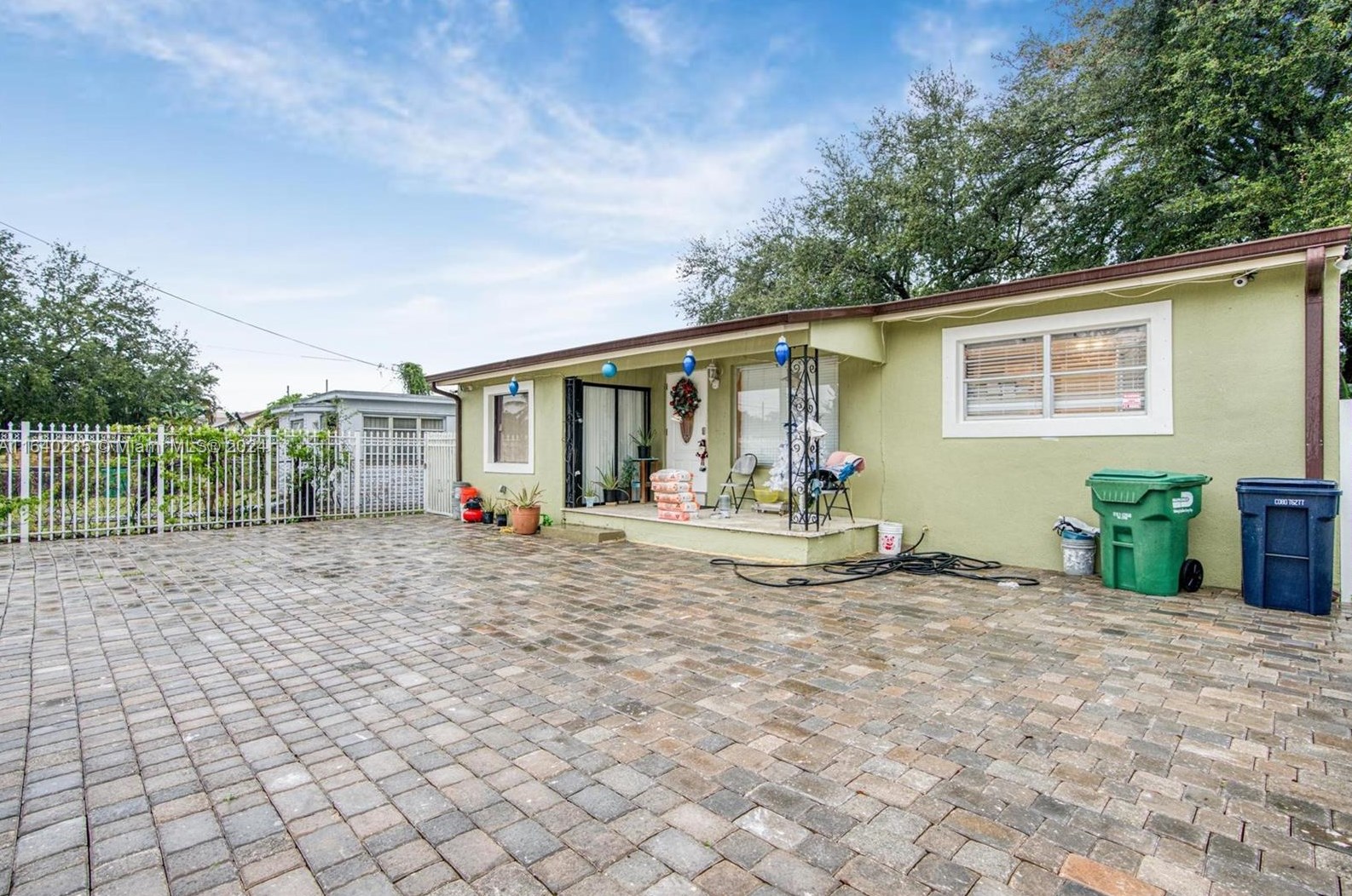 2265 89th St, Miami, FL 33147-3839