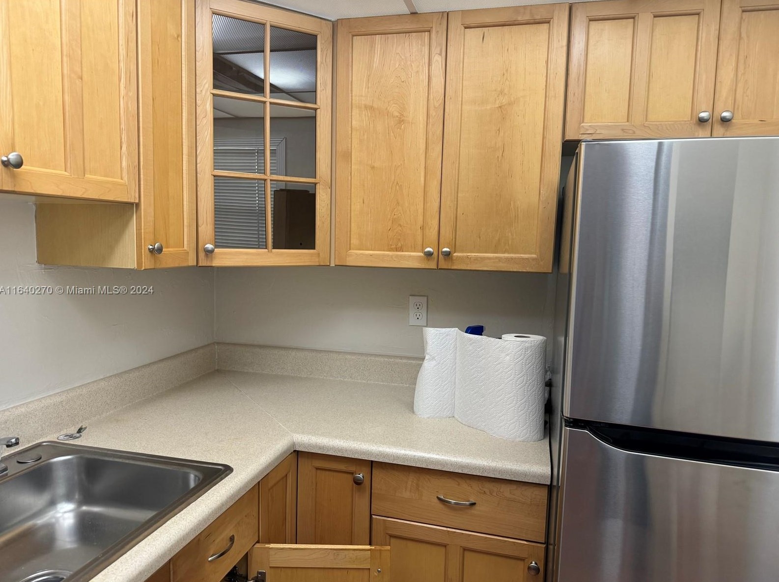 1725 W 60th St #f128, Hialeah, FL 33012