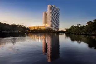 16385 Biscayne Blvd, North Miami Beach, FL 33160 - Photo 2
