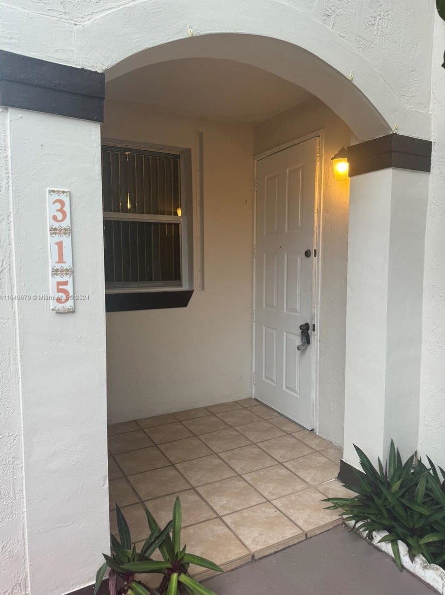 8725 152nd Ave, Miami, FL 33193-4154