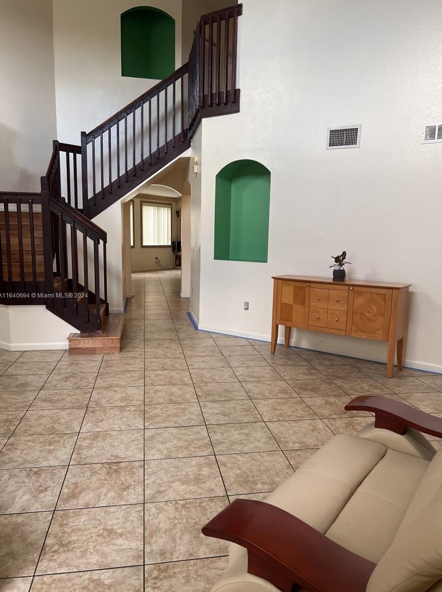 1220 Nw 204th St, Miami, FL 33169