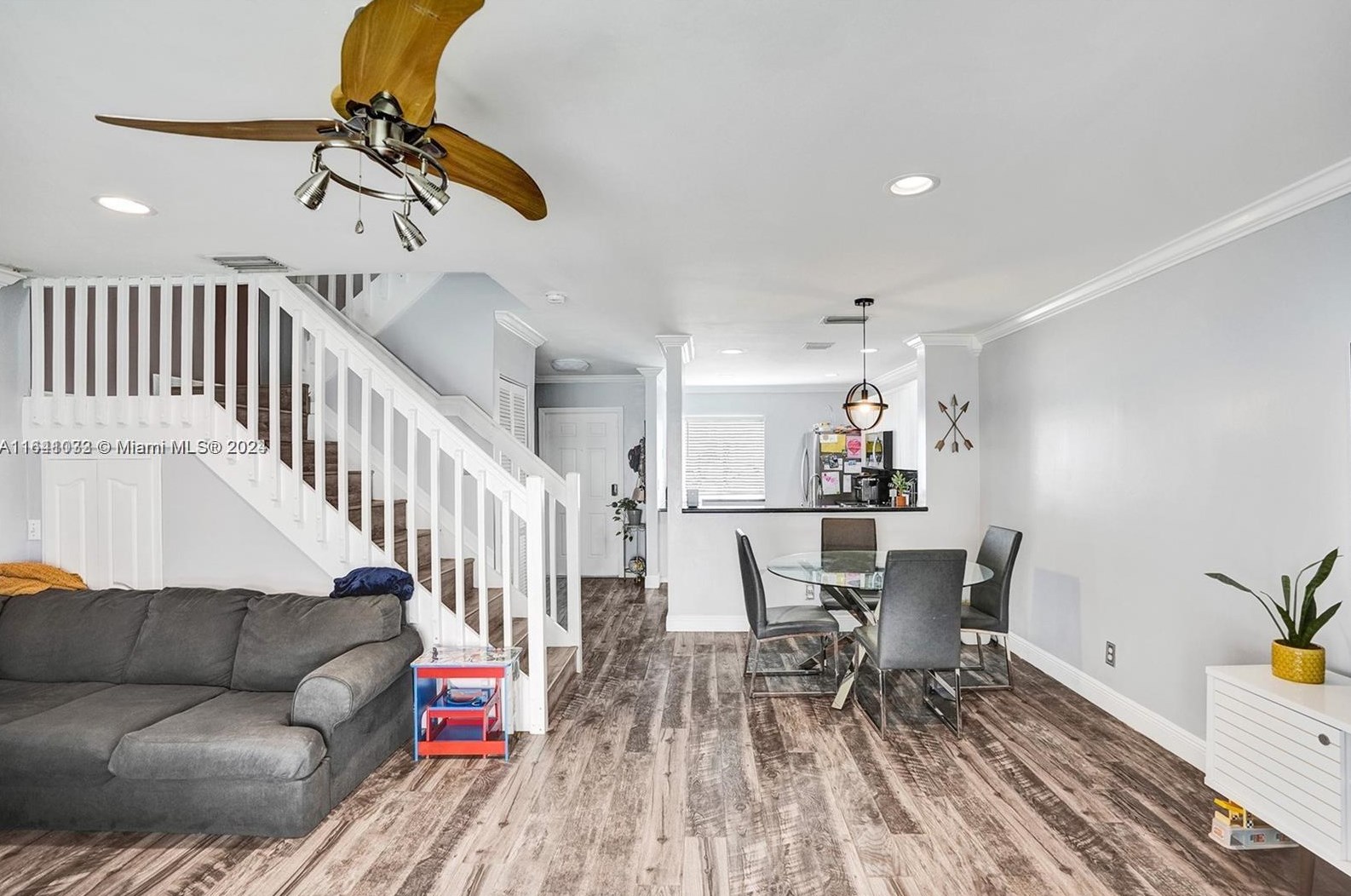 824 208 Dr, Hollywood FL  33029-2151 exterior