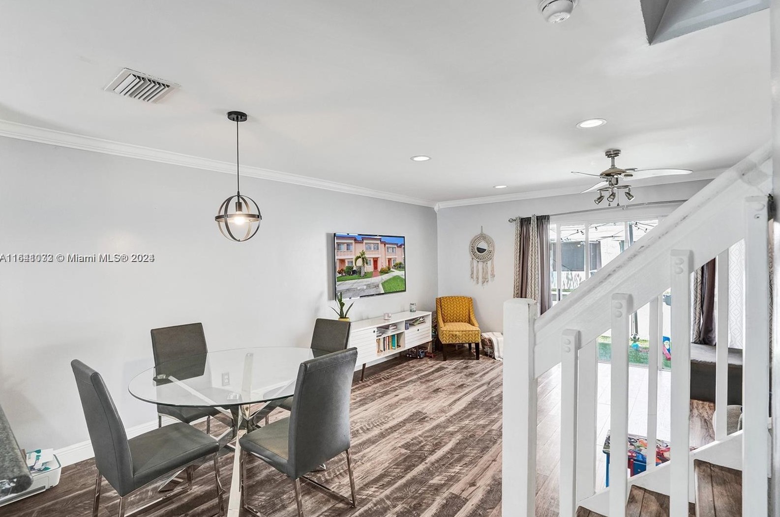 824 208 Dr, Hollywood FL  33029-2151 exterior