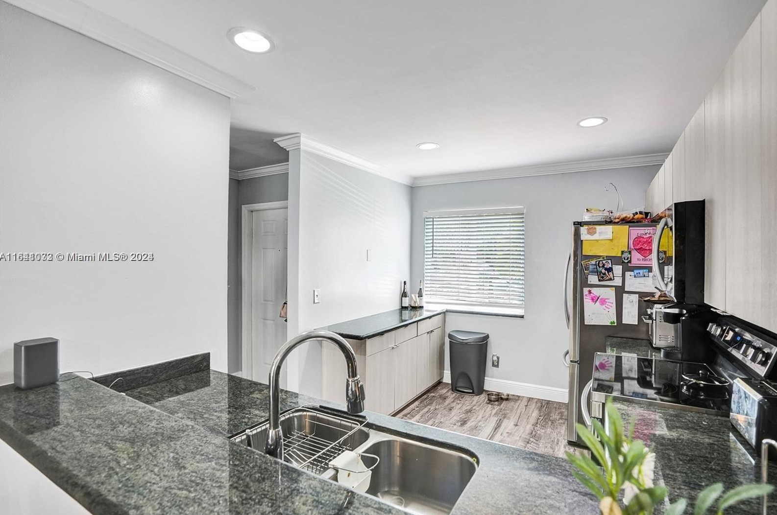 824 208 Dr, Hollywood FL  33029-2151 exterior