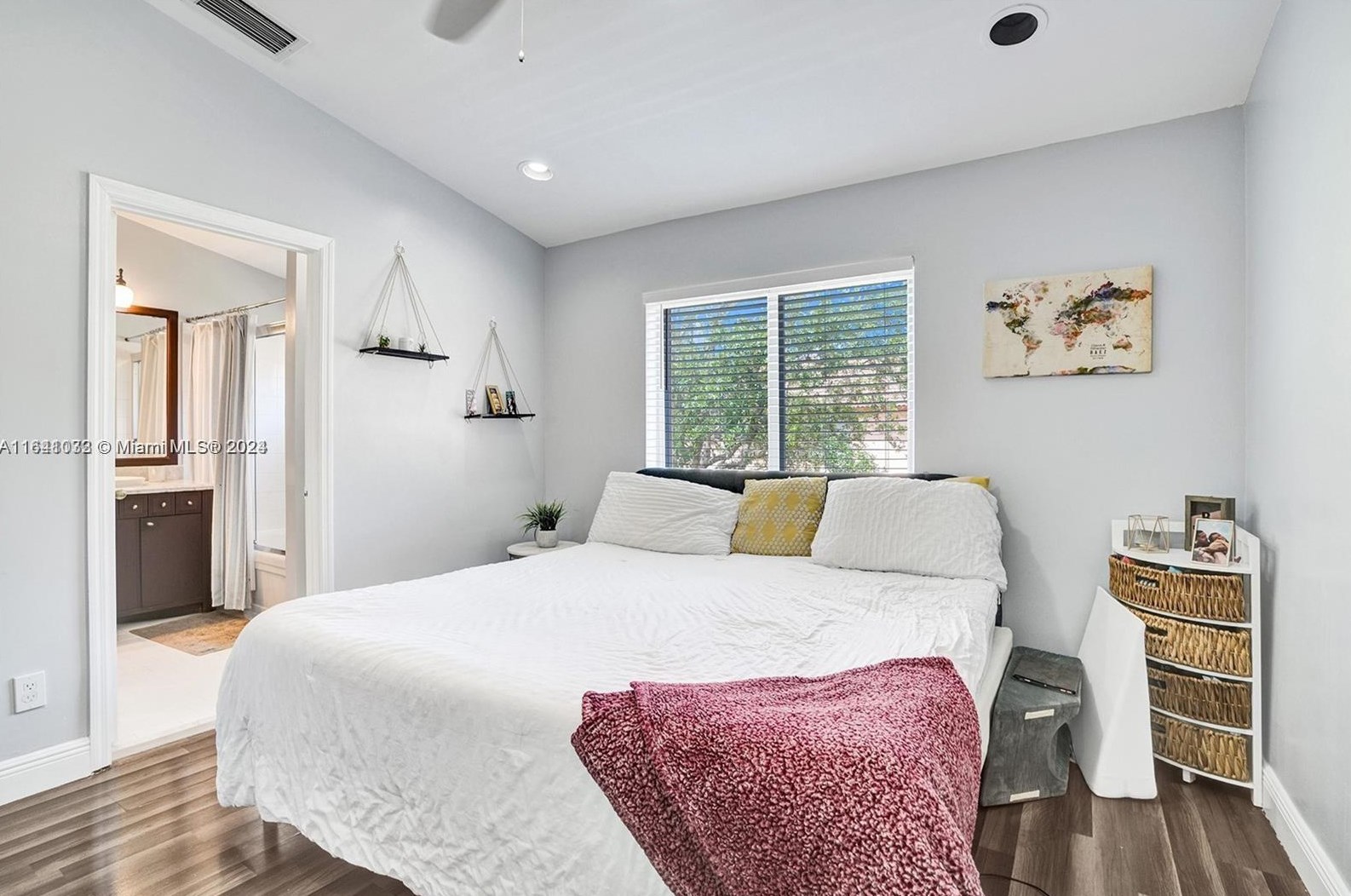 824 208 Dr, Hollywood FL  33029-2151 exterior