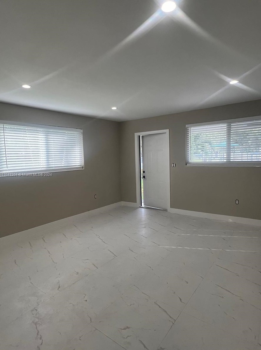 121 121st St, Miami, FL 33161-5340