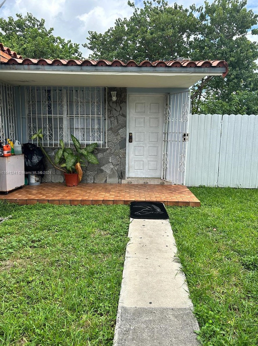 2021 Nw 17th St, Miami, FL 33125