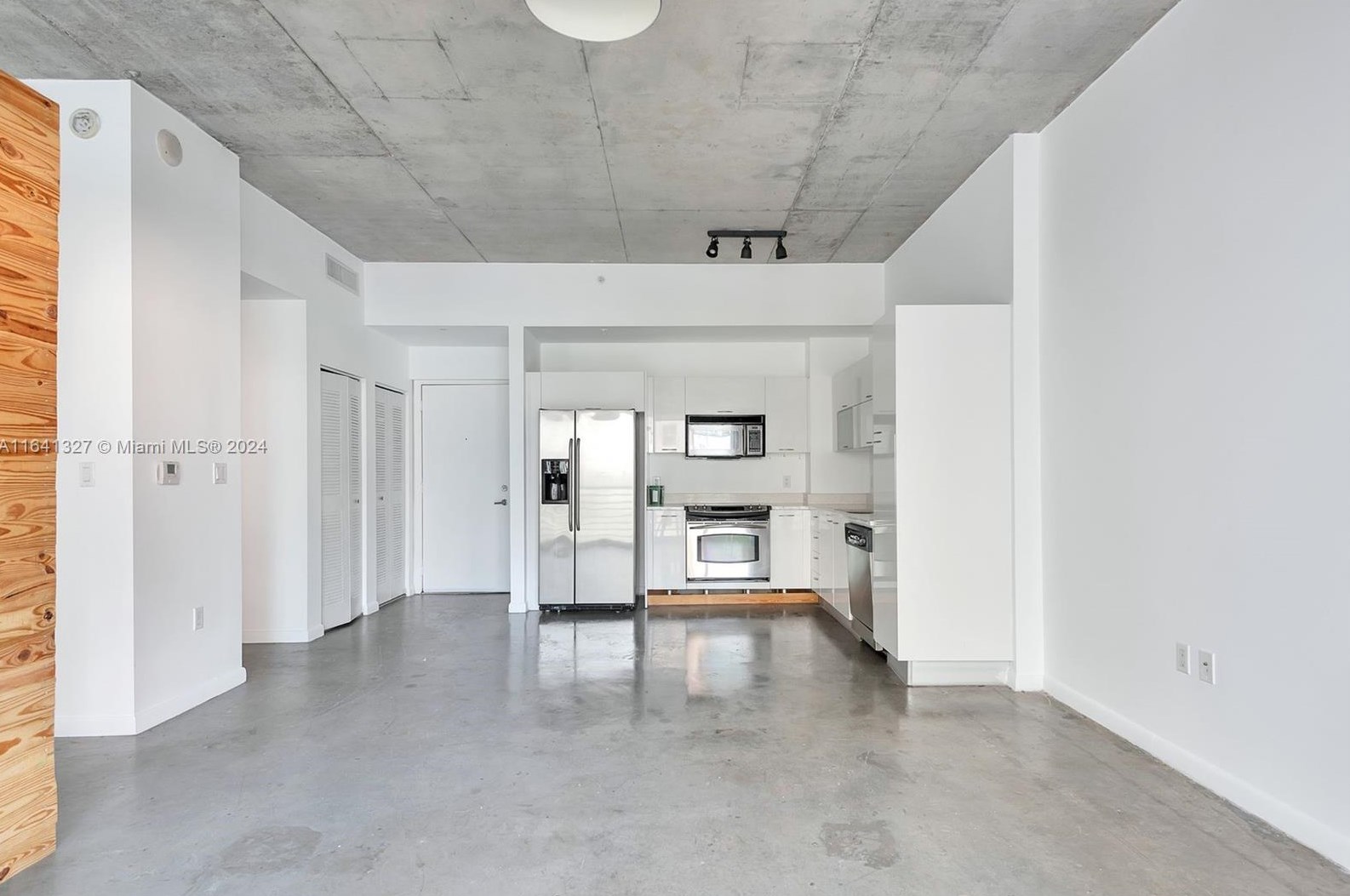 133 2nd Ave, Miami, FL 33132-2904
