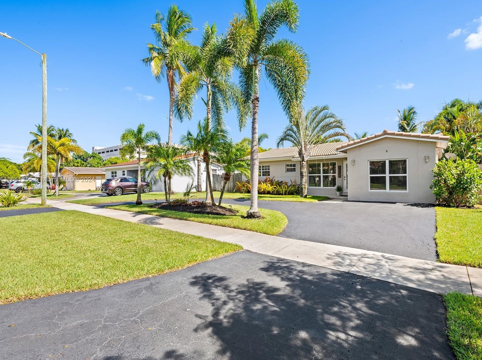 3904 Arthur St, Hollywood, FL 33021-4915
