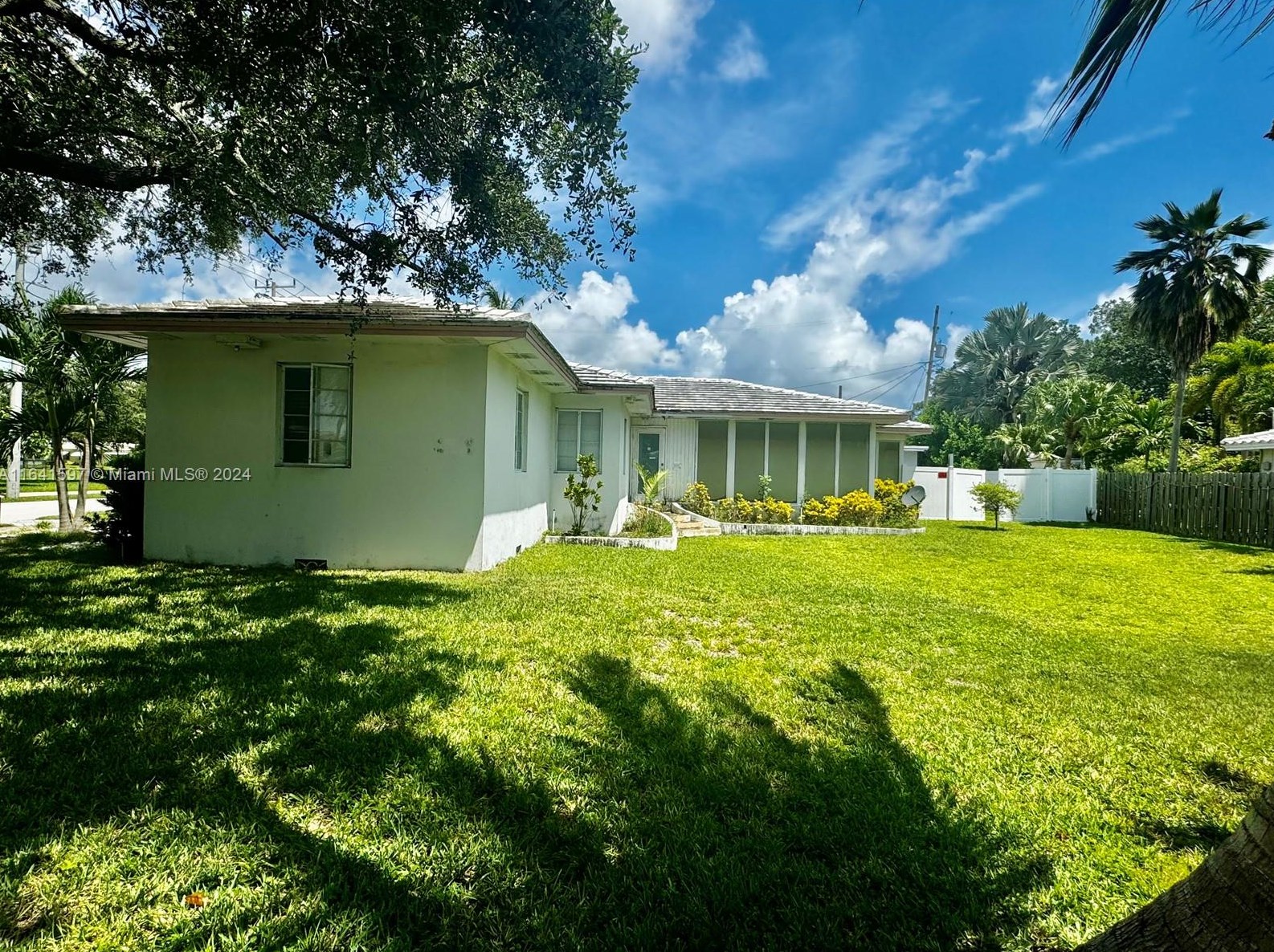1459 Jefferson St, Hollywood, FL 33020-5522