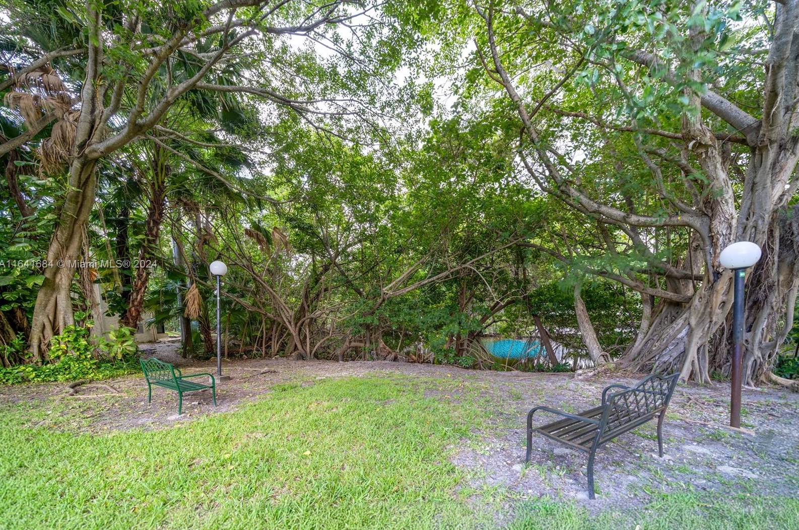 19212 25th Ave, Miami, FL 33180-3218