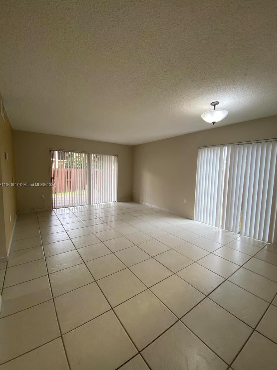 11207 Sw 88th St #114a, Miami, FL 33176