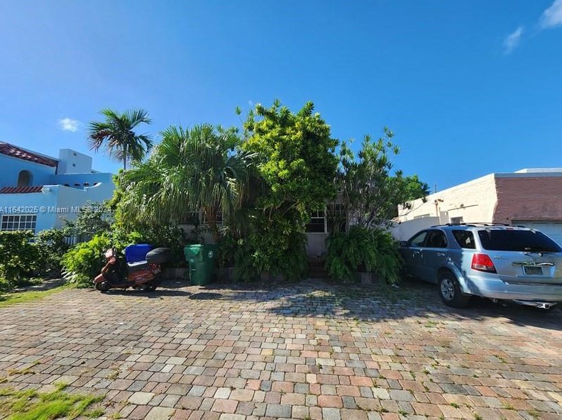 2730 14th St, Miami, FL 33125-2050