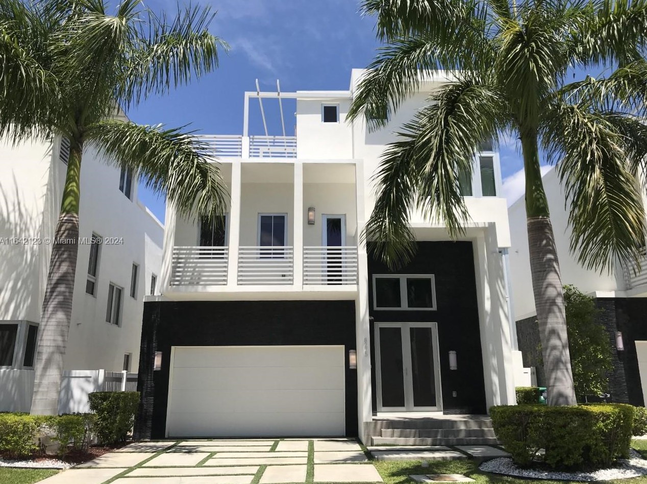 8225 Nw 34th St, Miami, FL 33122