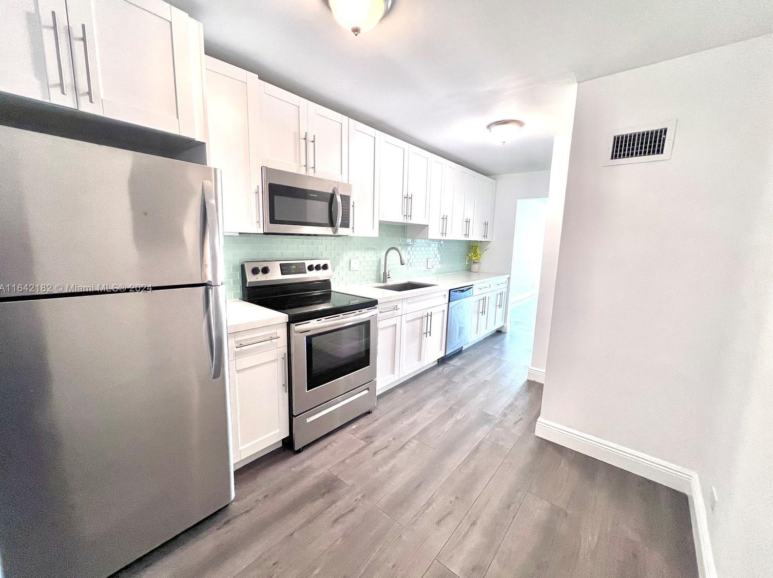 3660 Ne 166th St #409, Miami, FL 33160