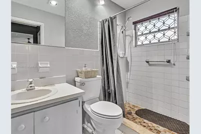 1020 NW 48th Pl, Deerfield Beach, FL 33064 - Photo 48