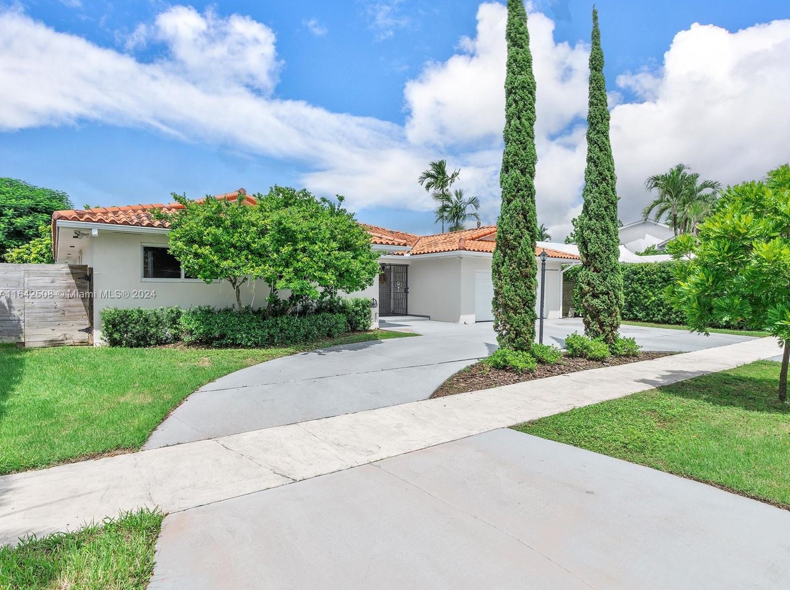 11441 28th St, Miami, FL 33165-2140