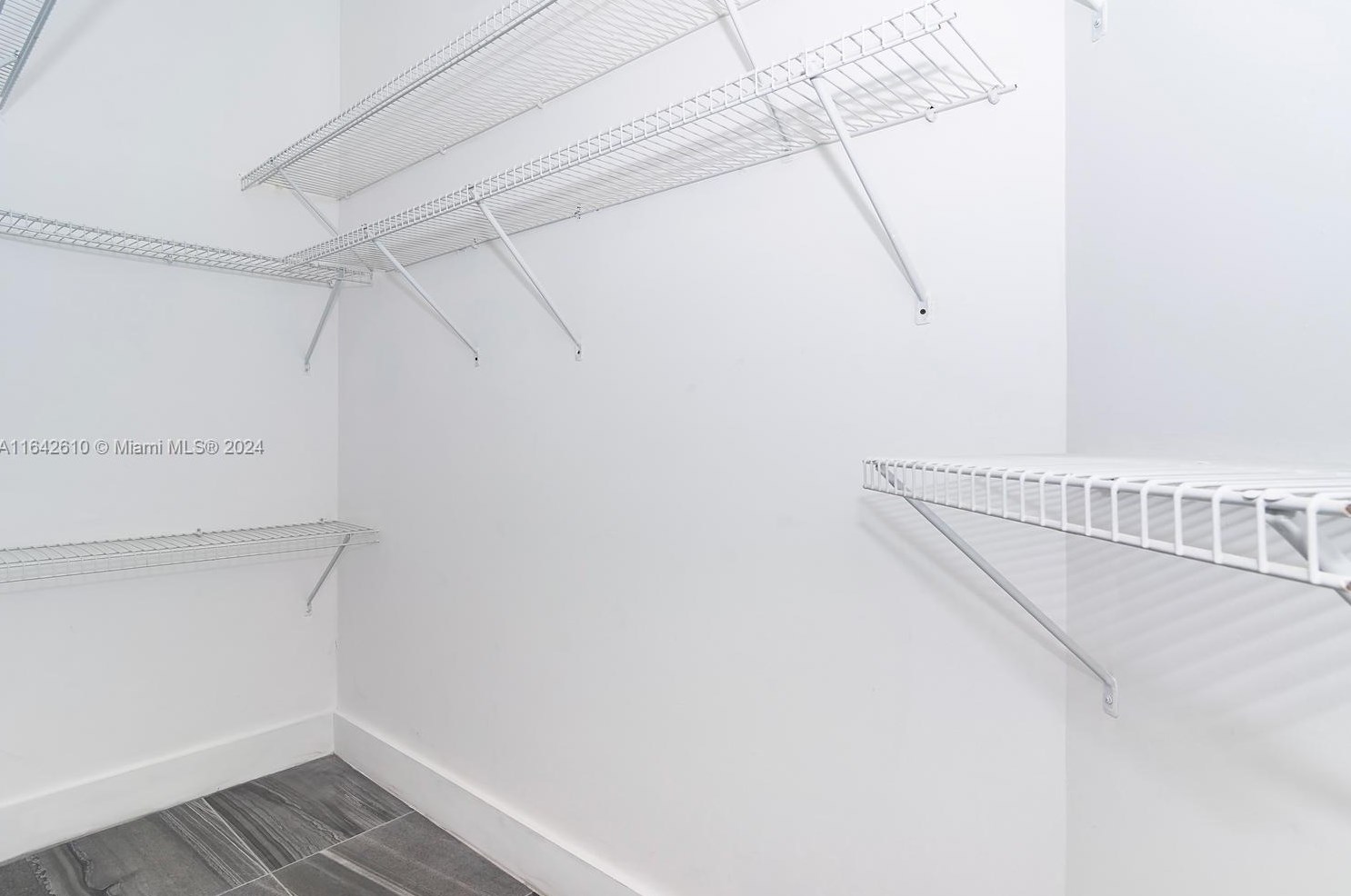 6770 Indian Creek Dr, Miami Beach FL  33141-5702 exterior