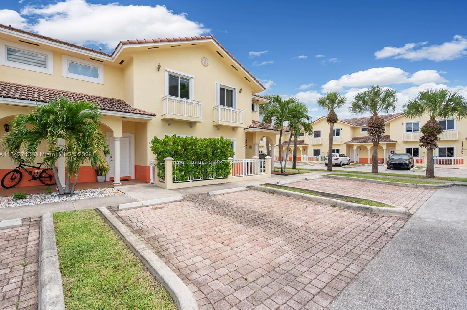 7457 Nw 179th St #., Hialeah, FL 33015