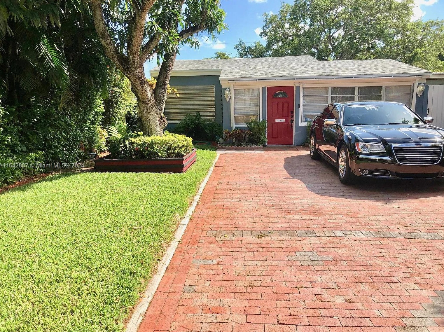 2140 Ne 180th St, Miami, FL 33162