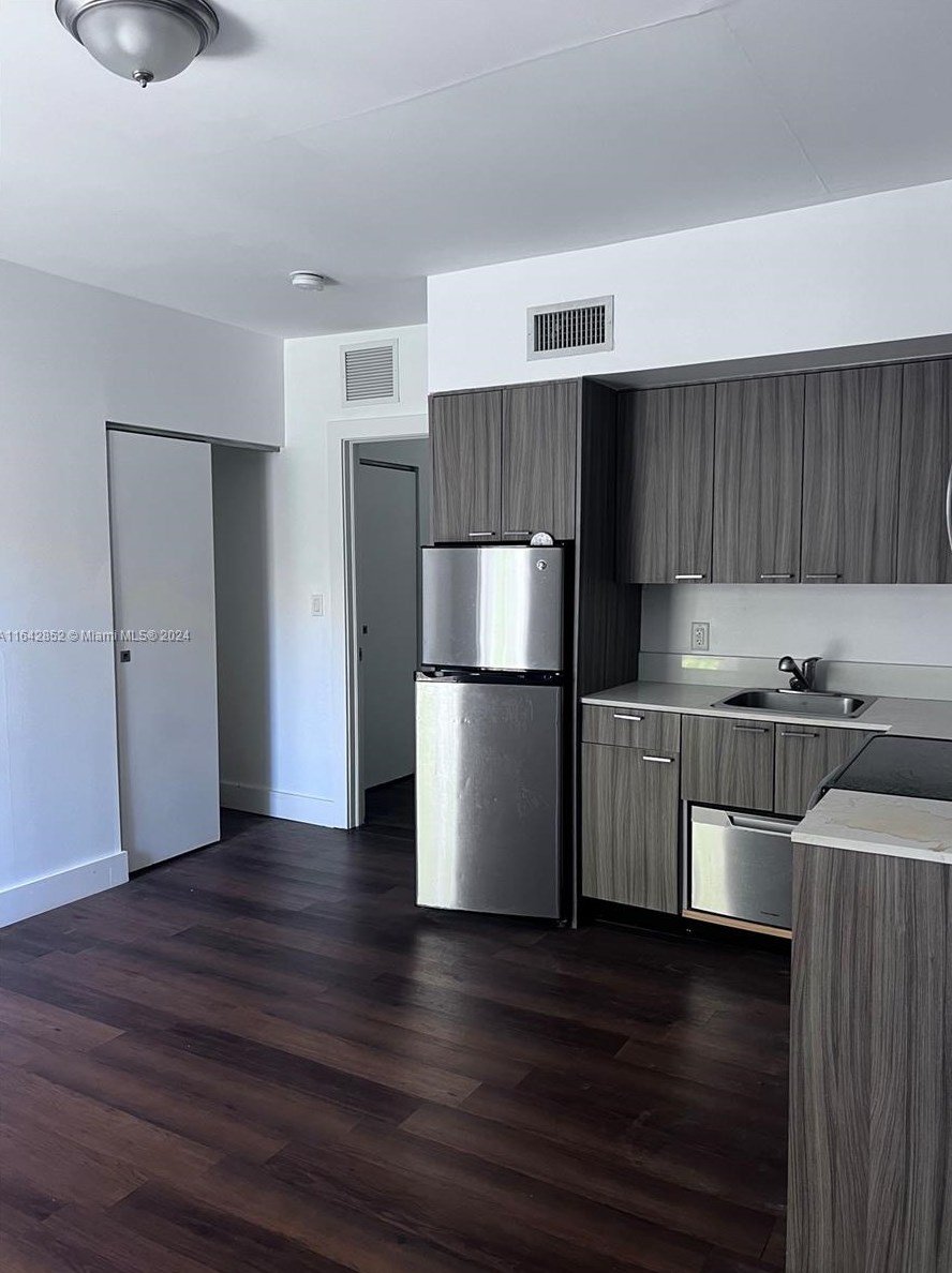 557 Michigan Ave, Miami, FL 33139-6325