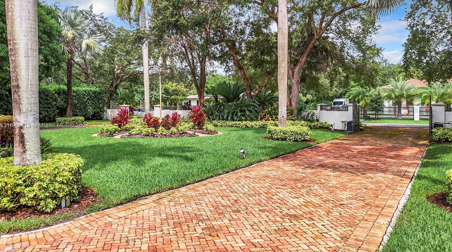 6710 92nd St, Miami, FL 33156-1769