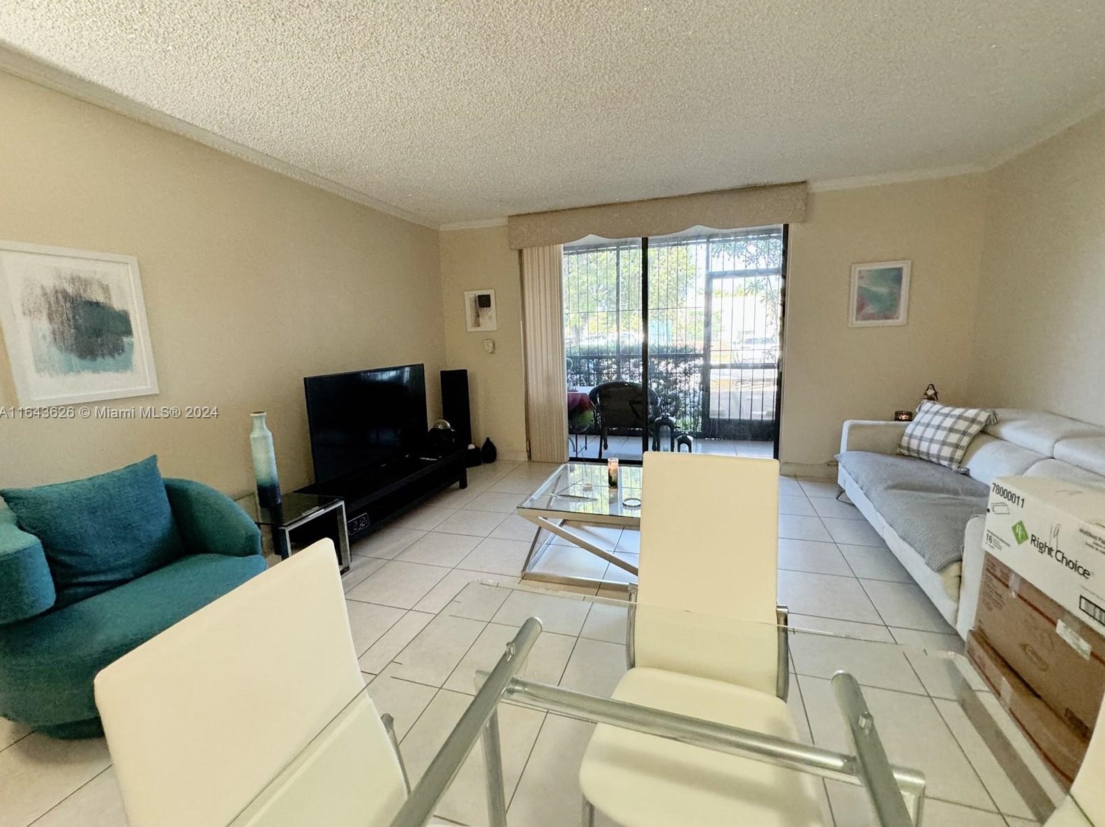 8615 8th St, Miami, FL 33126-5902