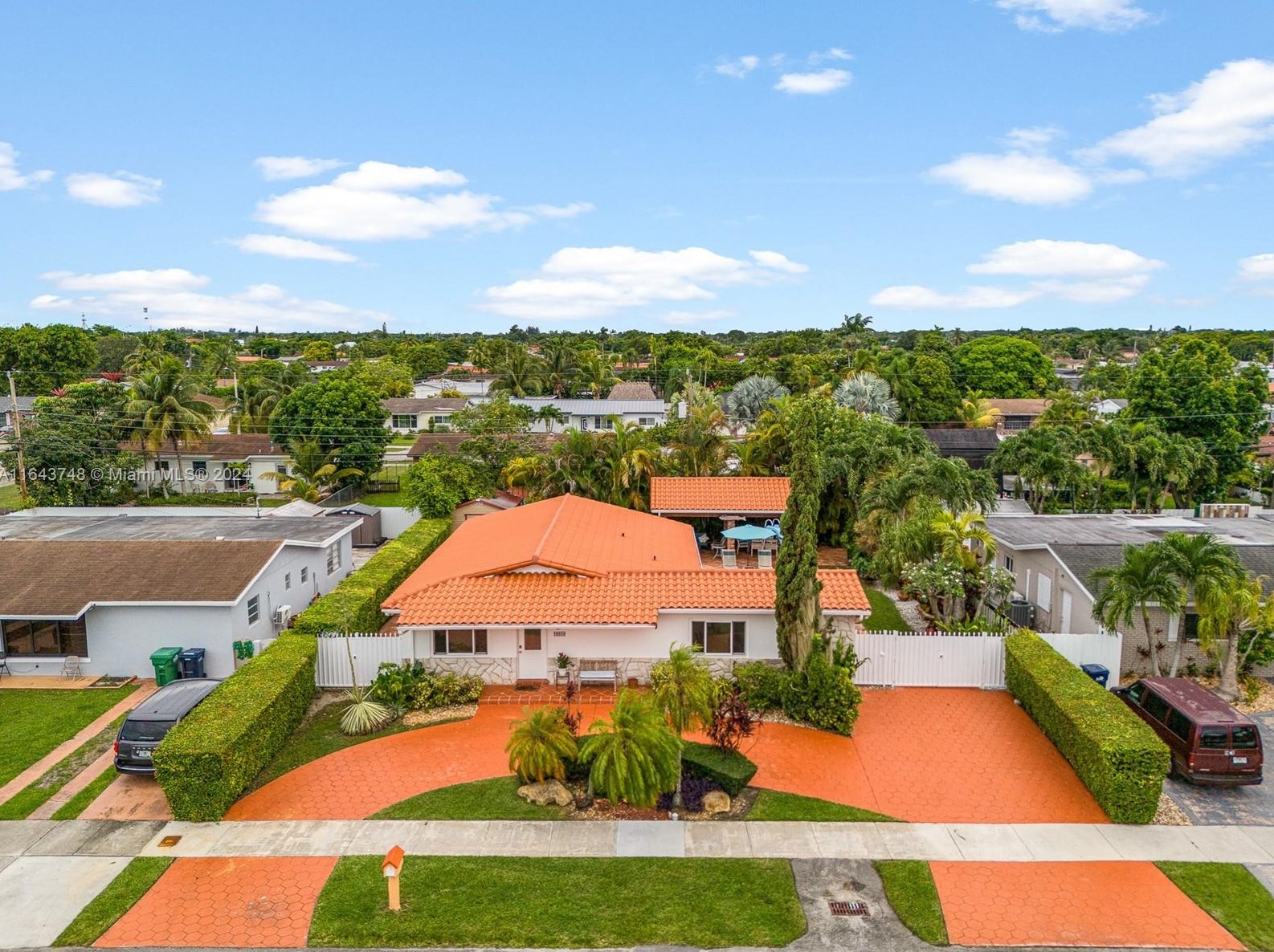 10810 61st St, Miami, FL 33173-1207