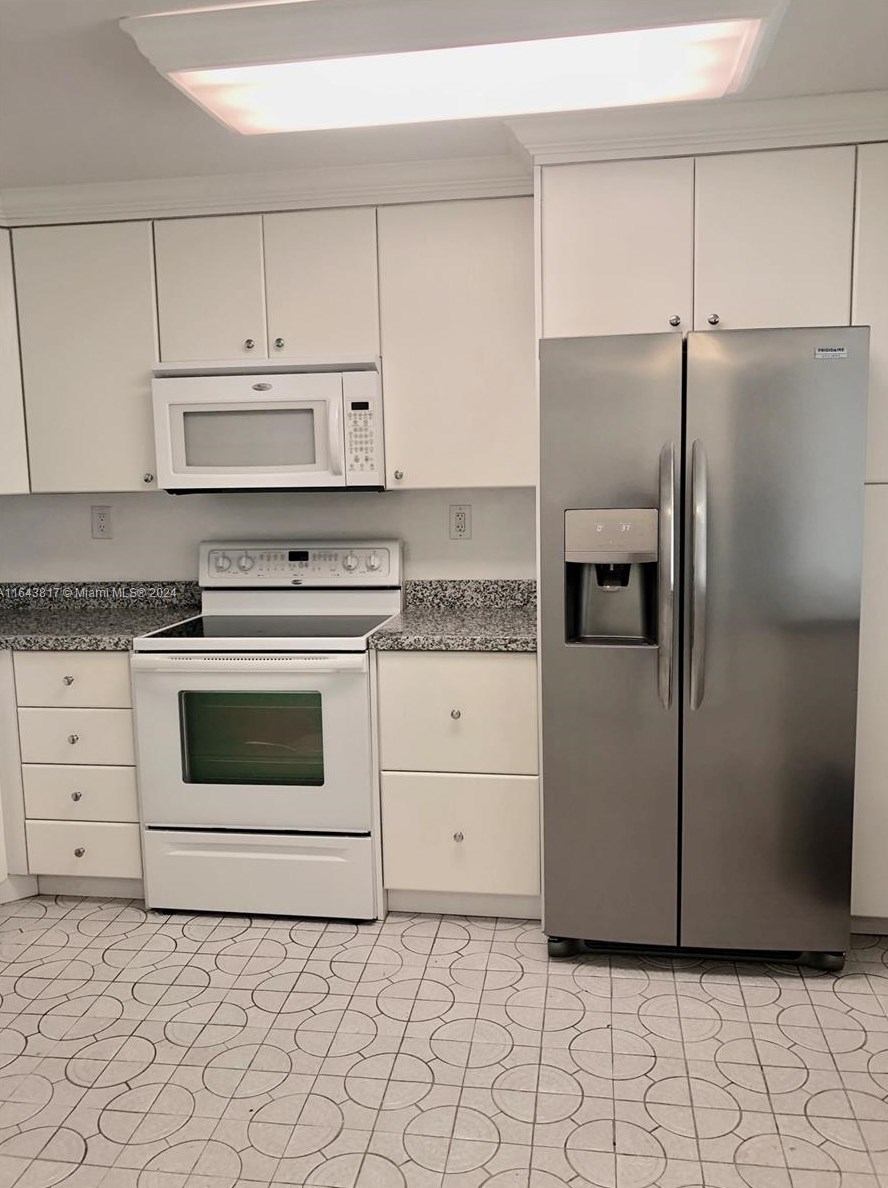 9520 S Hollybrook Lake Dr #207, Hollywood, FL 33025