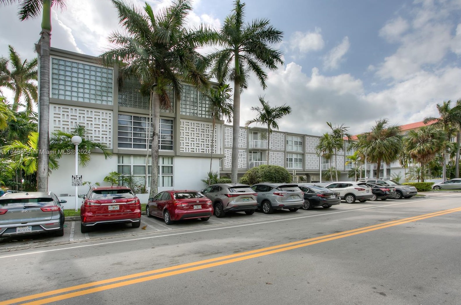 1080 99th St #222, Miami, FL 33154