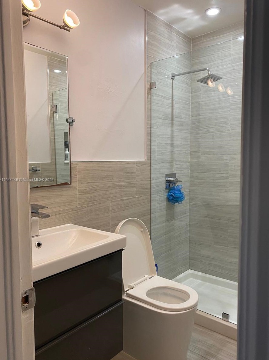 3751 Nw 11th St, Miami, FL 33126