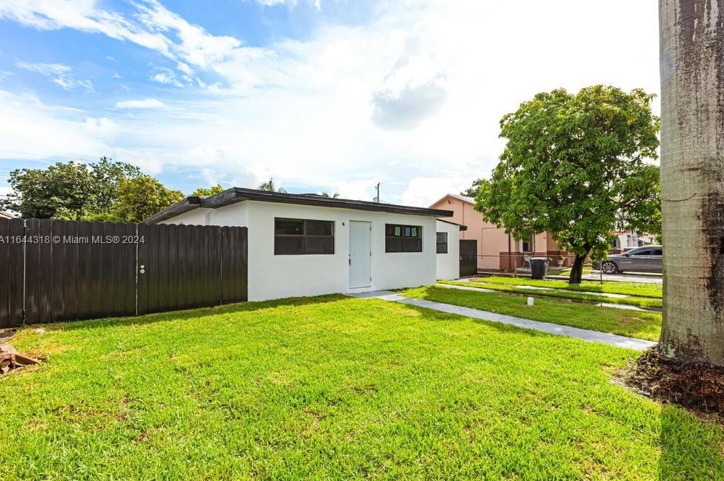 2561 Superior St, Miami, FL 33054-4064