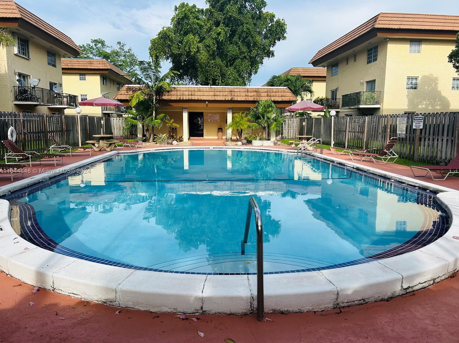 8550 109th Ave, Miami FL  33173-4460 exterior