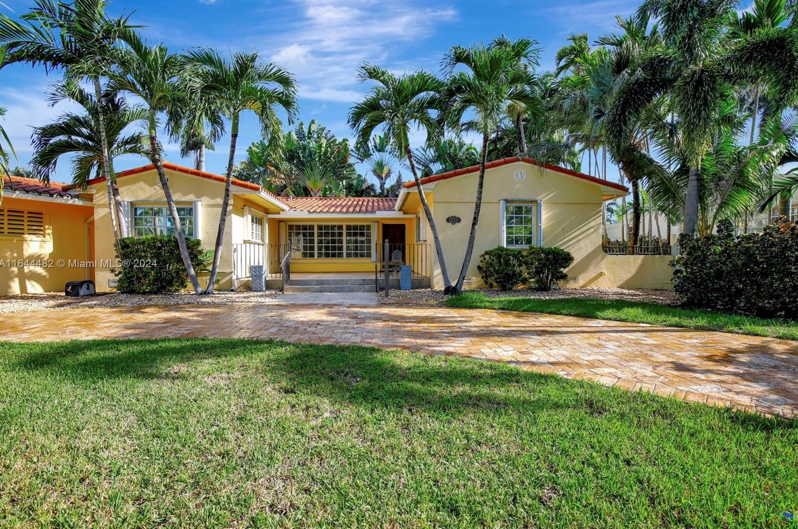 1235 Harrison St, Hollywood, FL 33019-1511