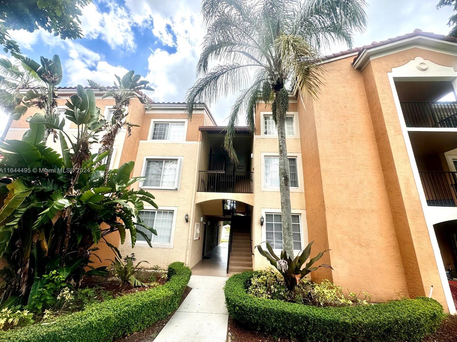 2133 Renaissance Blvd #304, Hollywood, FL 33025