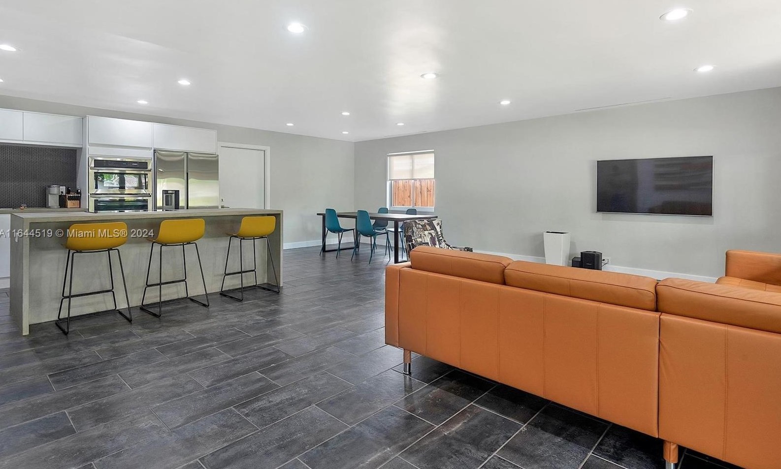 2220 N 51st Ave, Hollywood, FL 33021