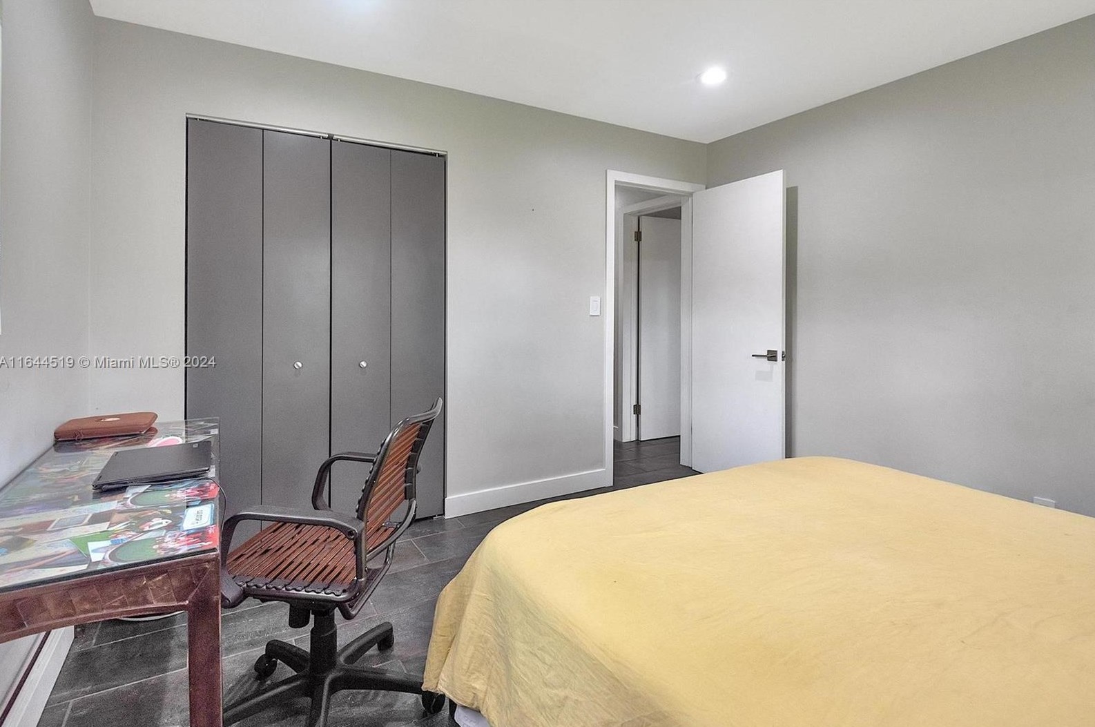 2220 51 Ave, Hollywood FL 33021-1619 exterior