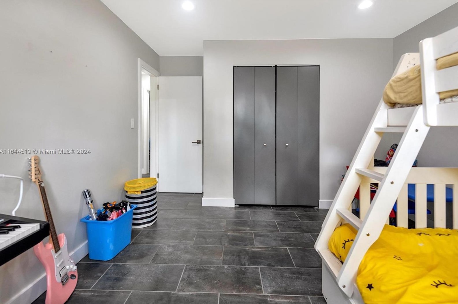 2220 51 Ave, Hollywood FL 33021-1619 exterior