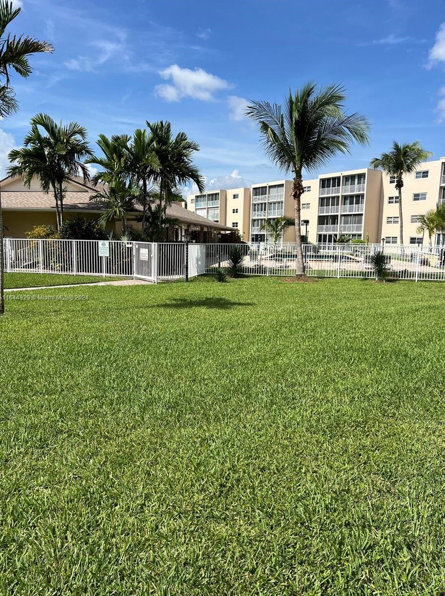 202 10th St, Dania Beach FL  33004-4413 exterior