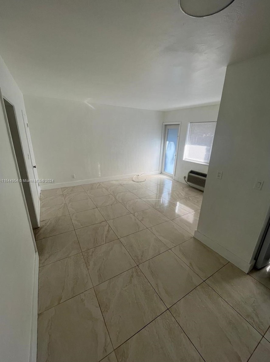 7155 Rue Notre Dame #3, Miami, FL 33141