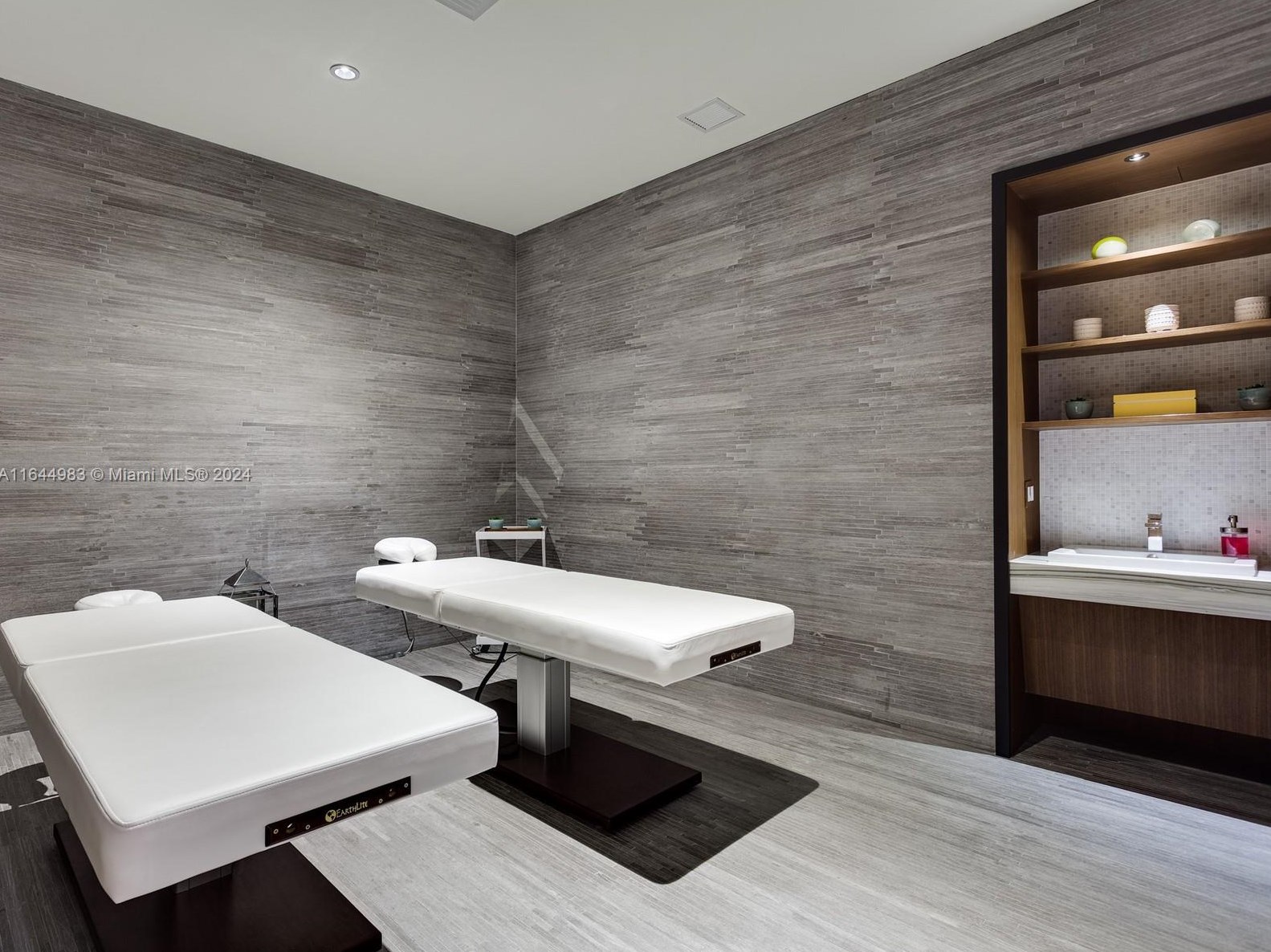 45 9th St, Miami FL  33132-1714 exterior