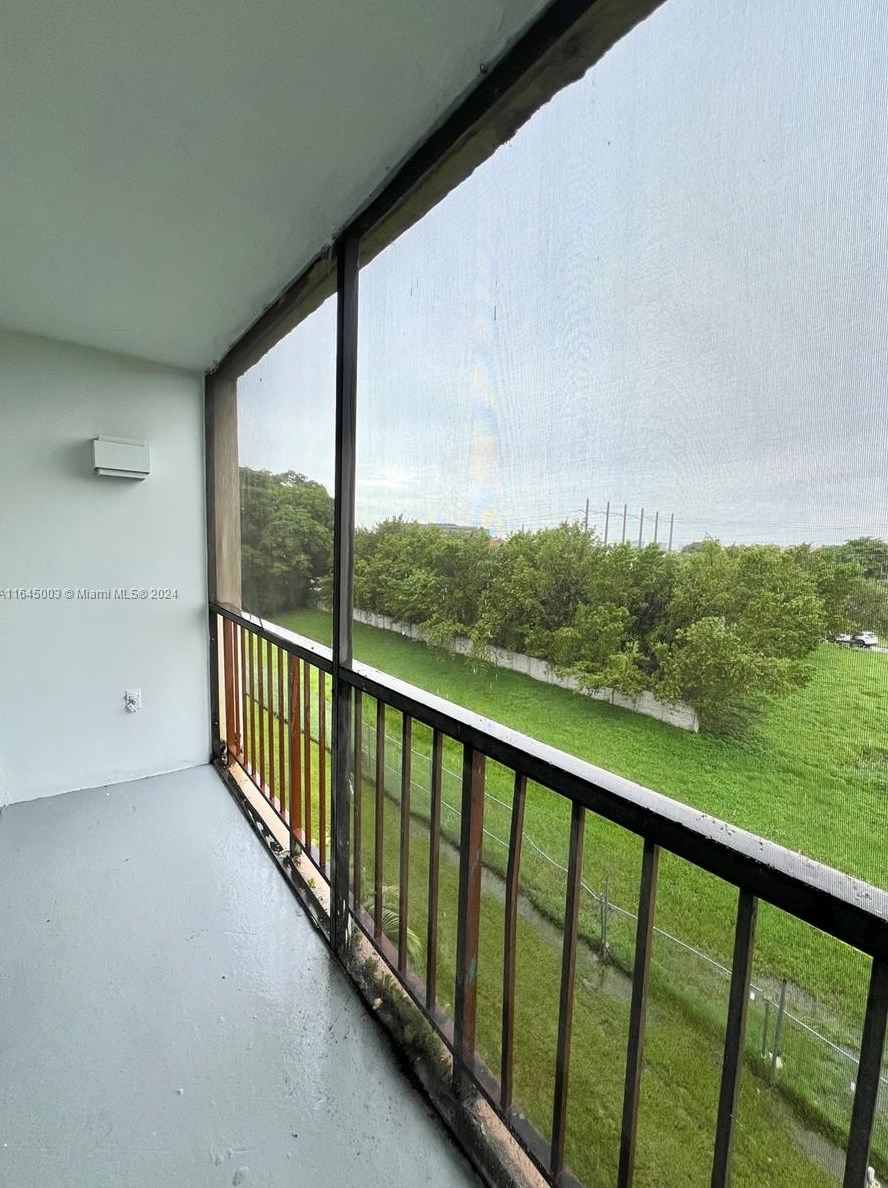 8870 Fontainebleau Blvd Apt 406, Miami, FL 33172