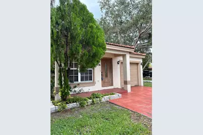9136 NW 192nd Ter, Hialeah, FL 33018 - Photo 2