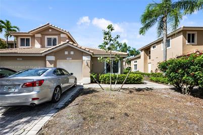 15871 SW 12th St, Pembroke Pines, FL 33027 - Photo 1